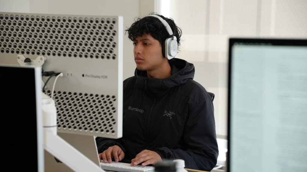 A Gumlooper in headphones focused on a build