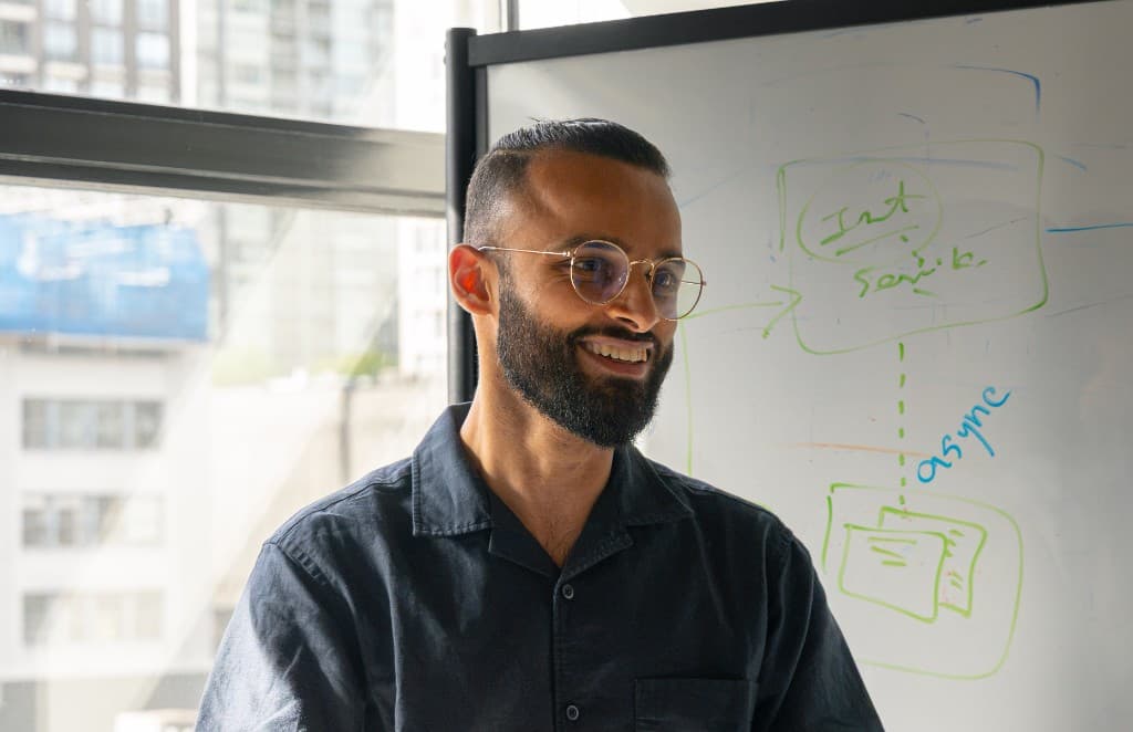 A Gumlooper talking through a system diagram at the whiteboard